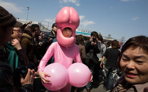 铁男根祭巨型阳具全球性文化旅游开眼界