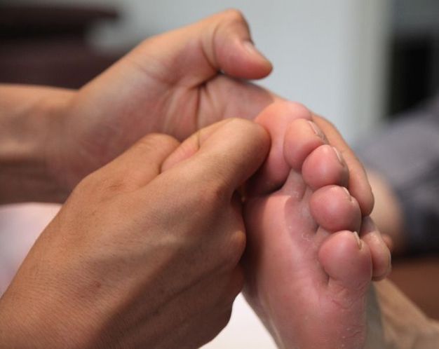 足部按摩去除四种病 常搓脚心去病健身 (3/11)