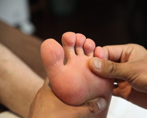 足部按摩去除四种病 常搓脚心去病健身