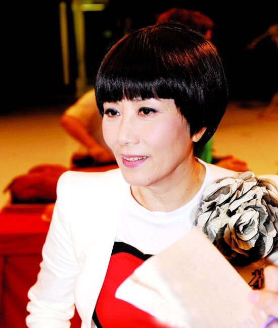 朱莉切除乳腺防癌盘点国内外身患乳腺癌的女明星