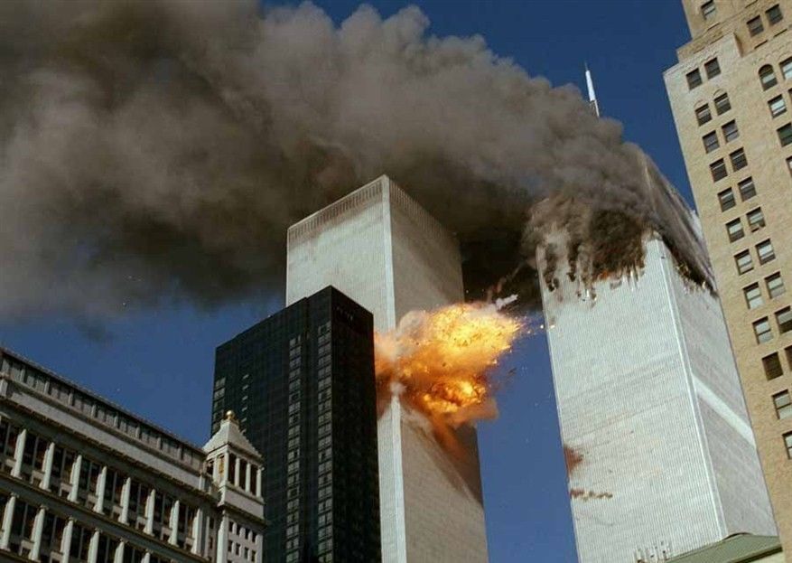 9·11事件罕见旧照:飞机撞击大楼前的瞬间