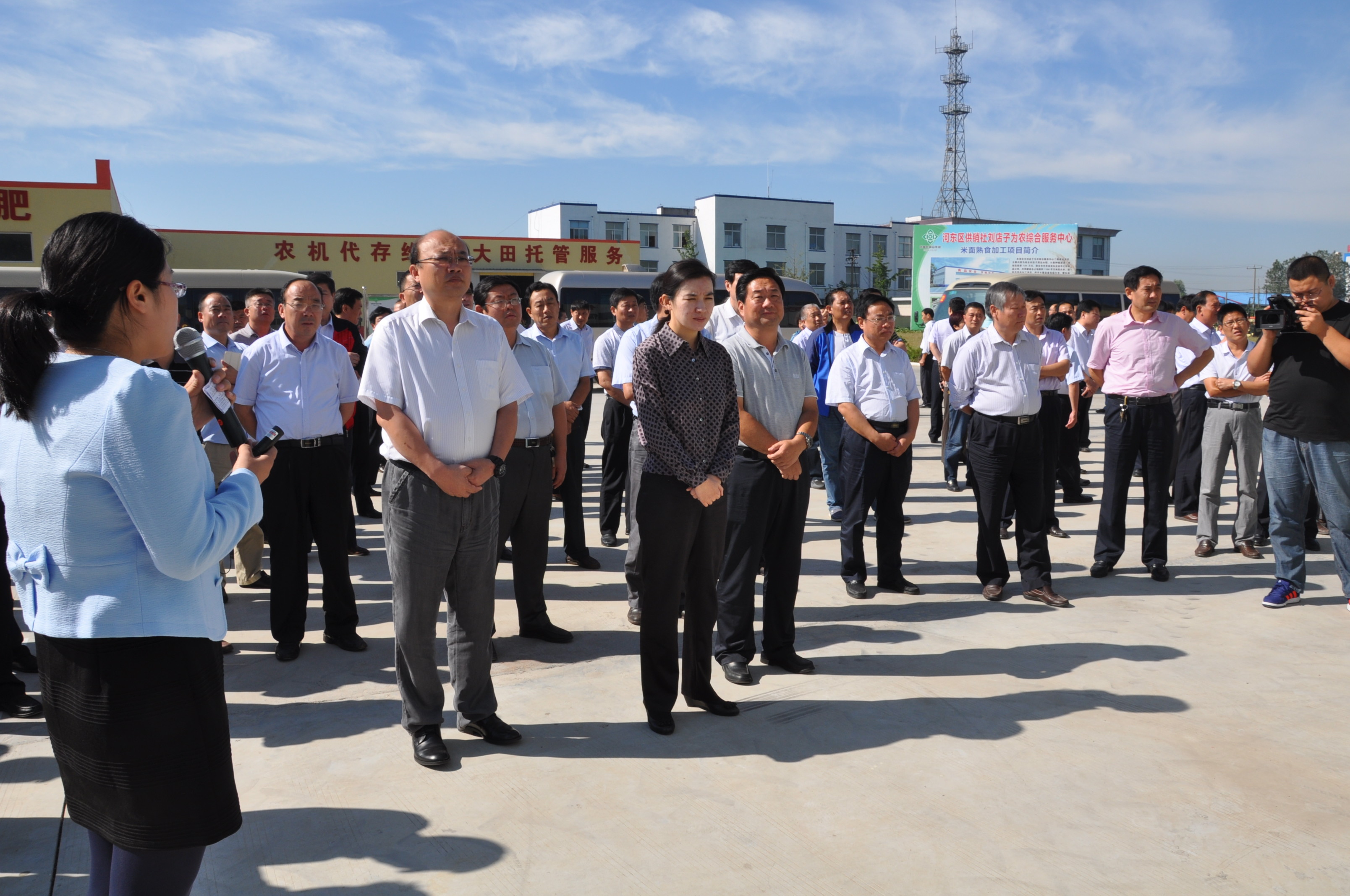 会议第一阶段,市委副书记张宏伟,市委常委,副市长尹长友带领各县区委