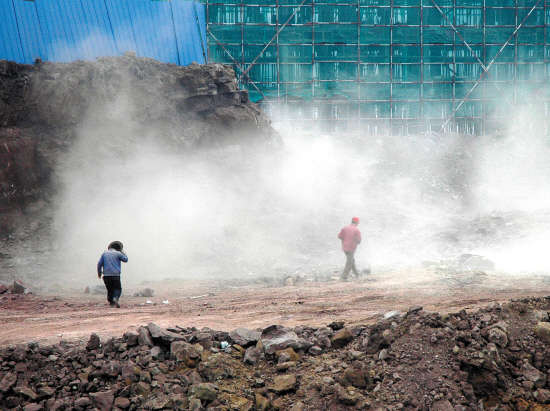 工地扬尘污染突出 新华社发羊城晚报讯 记者杨辉报道:昨日,广州市环保