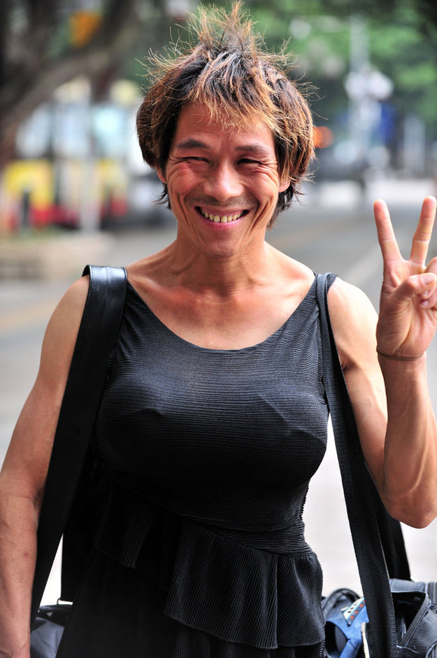 广州街头现"胸"猛伪娘