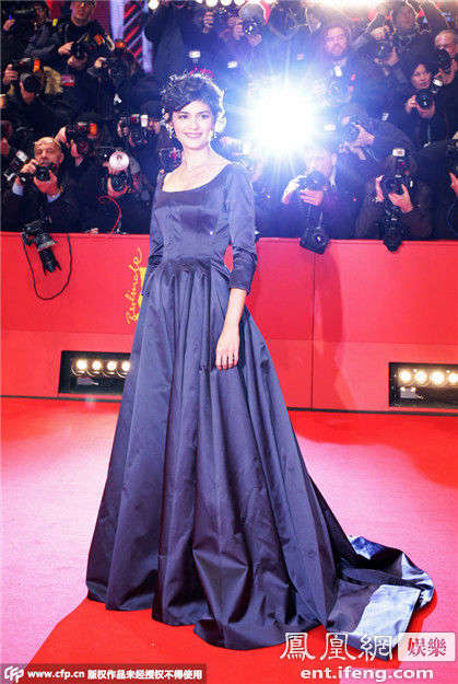 闪光灯下的奥黛丽-塔图.