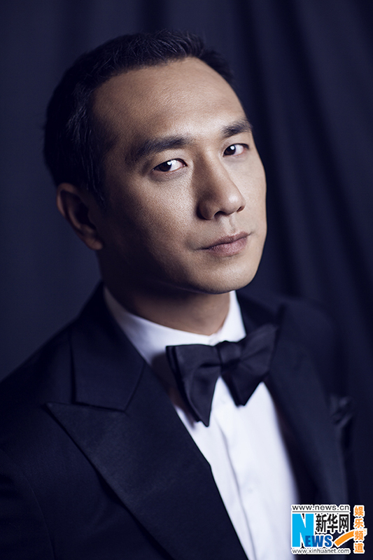 黄觉绅士风写真曝光 腔调十足展熟男魅力