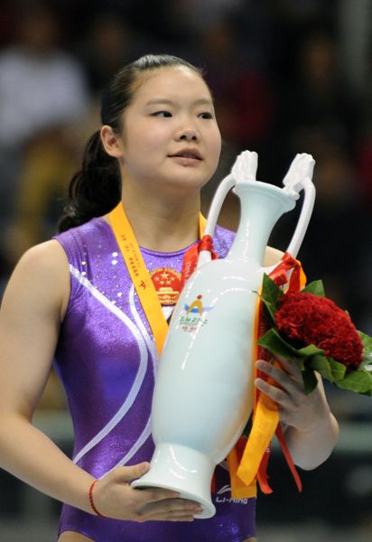 体操世界杯次日:程菲夺复出首金 姚金男双冠(组图)