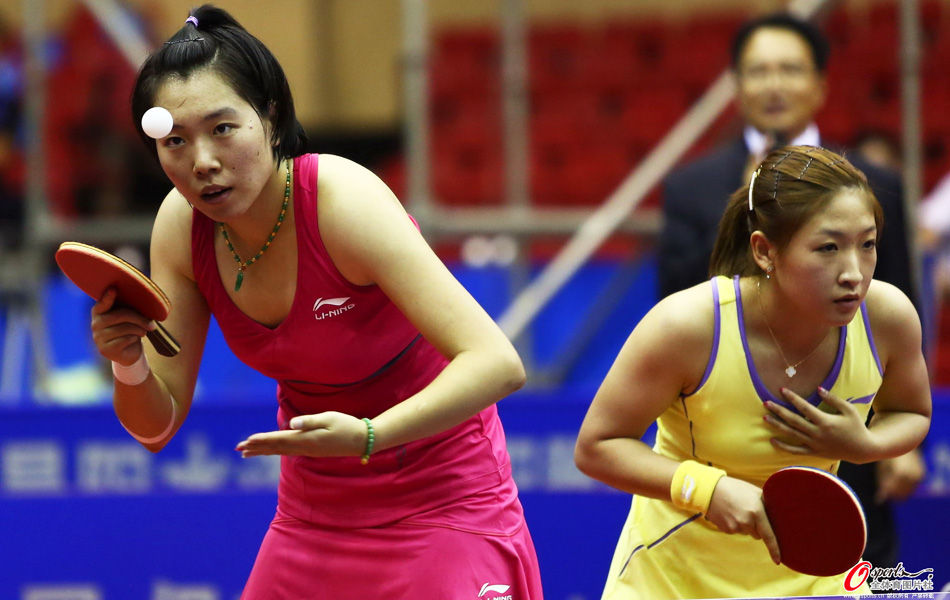 孔令辉:裙装露肩不太合适 要给赞助商留位置