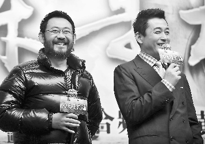 《向东是大海》讲述以男主人公周汉良为代表的草根人物,在乱世国难中