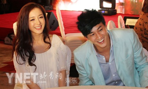 楚汉传奇见面会何润东李依晓亲密互动