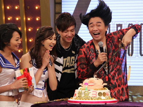 吴宗宪庆46岁生日紧贴辣妹 赞:生命有高潮