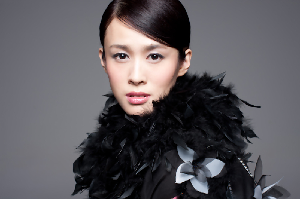 演员歌手张萌年后忙不停演戏唱歌两不误图