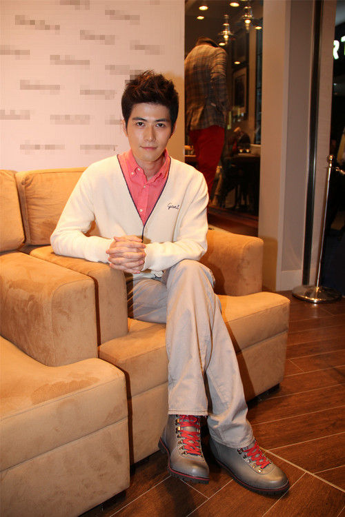 [时尚]陈学冬倍受青睐 "男神"看秀也卖萌