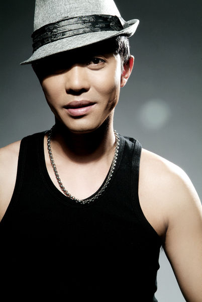 娱乐 在健身运动受到全民追捧的同时,由知名歌手黑龙和王璐岢演深情