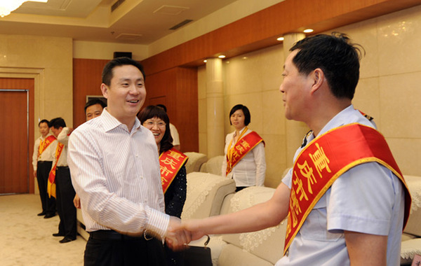 重庆九龙坡书记彭智勇等5人先后与同一女子开房被偷拍