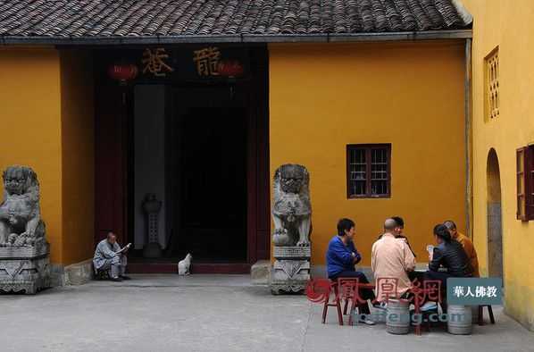 陈强作品:空门——中国佛教圣地九华山