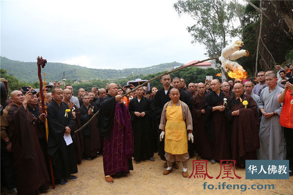 深圳弘法寺首座白云长老荼毗法会现场