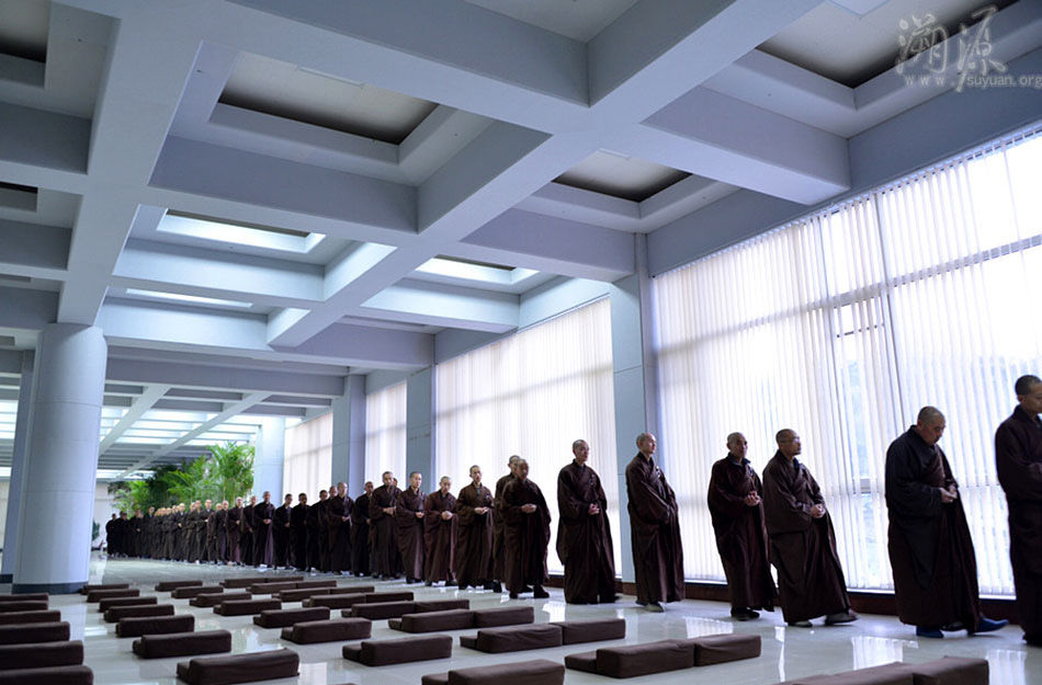 实拍佛门打佛七 109位僧人为除妄想七昼夜不停念佛5