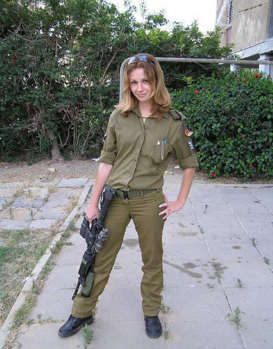 以色列女兵海边图片