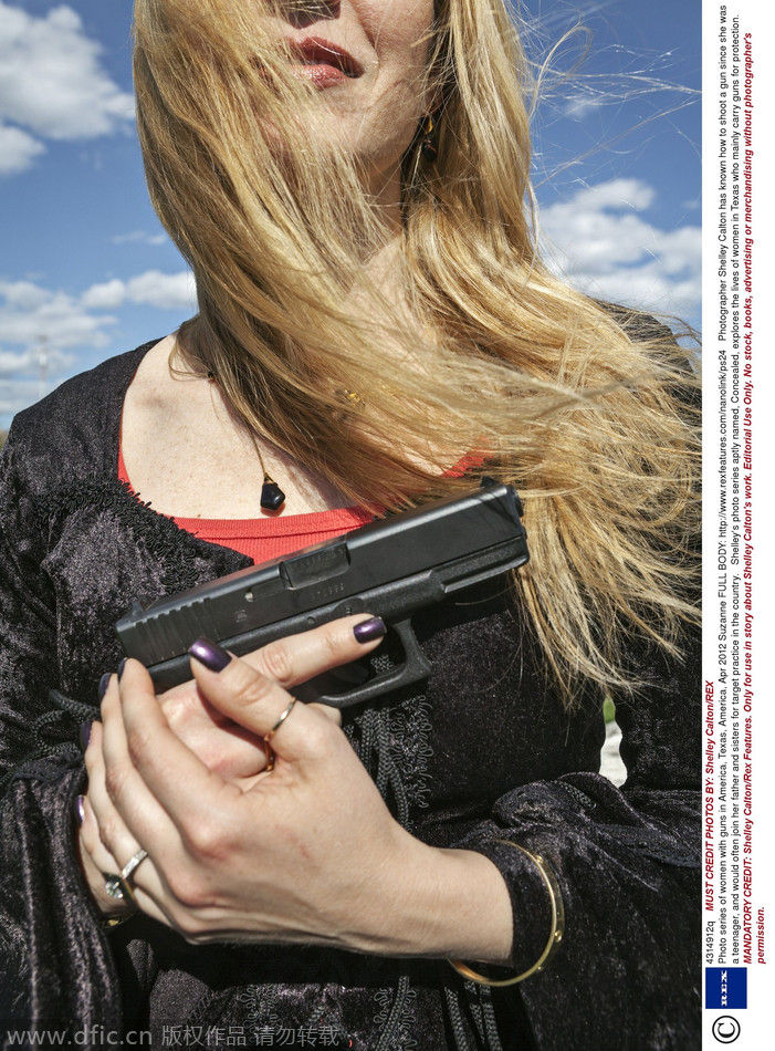 摄影师镜头中美国德克萨斯州的持枪女人们
