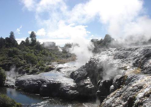 北半球降温 跑南半球新西兰泡火山温泉