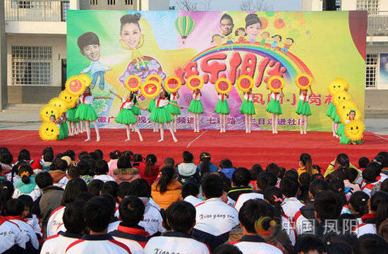 热情的小观众们 1月22日下午,安徽电视台《七彩路》新年特别节目录制