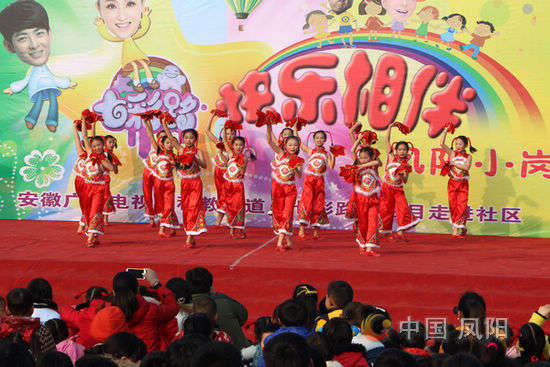 热情的小观众们 1月22日下午,安徽电视台《七彩路》新年特别节目录制