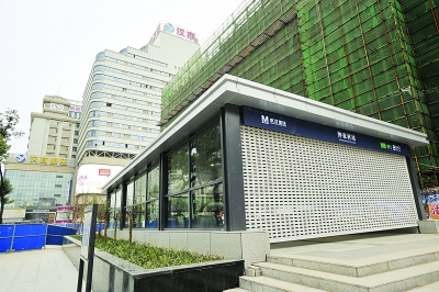 钟家村地铁站毗邻汉商