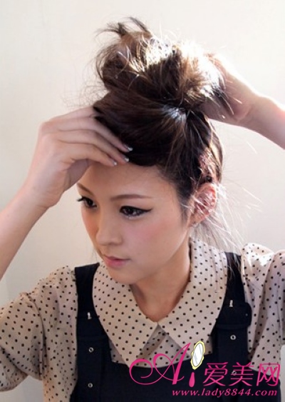 赫本风花苞头教程转移焦点显小脸爱美网美发分享花苞头的扎法步骤图解