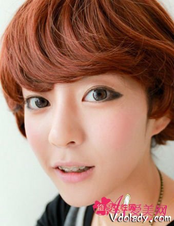 美瞳妆容加分混血妆怎样搭配美瞳