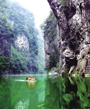 阿妹同跳摆手舞国家aaaa级旅游景区—小南海花海中的土家阿妹峡江碧水