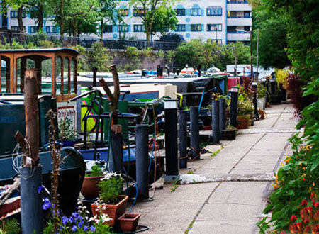 富裕的梅达谷有很多风景如画的水路,因此被人们称为"小威尼斯".