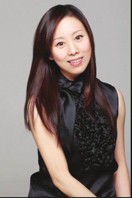 碧欧泉培训老师winnie.碧欧泉活泉臻透亮肤水.