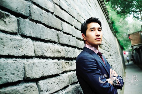 《love》中的新一代偶像赵又廷的年轻企业家造型