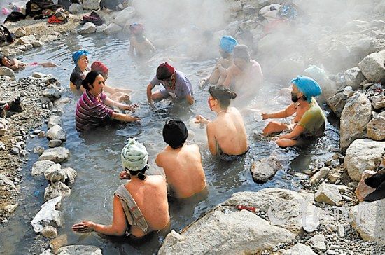 冬季养生:泡个性温泉感受大自然的奇妙