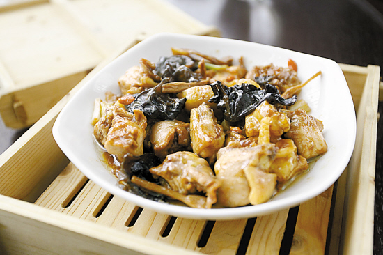 金针云耳蒸鸡