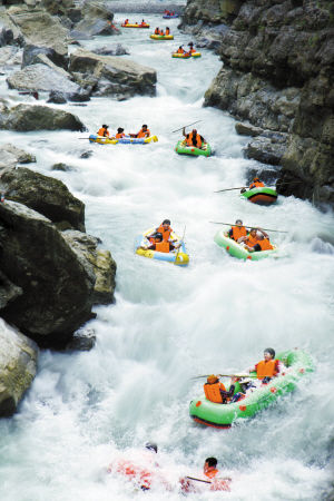 今夏阿依河漂流探险耍事多