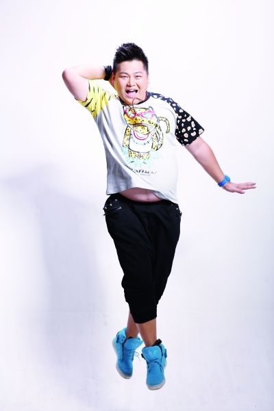 定做请女伴试衣美胖档案赵怡敏,25岁,湖北卫视《饮食养生汇》主持人