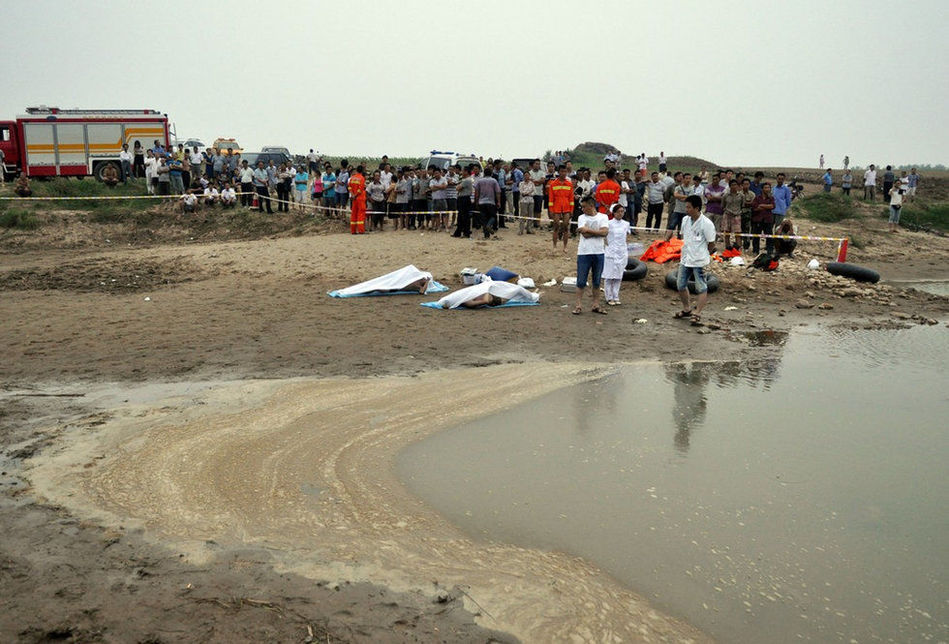 4/116月23日下午,湖北省当阳市两河镇发生一起溺水事故,6名刚结束中考