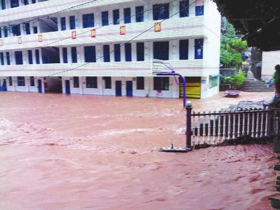 怀化辰溪暴雨学校成孤岛 学生被安全转移(图)