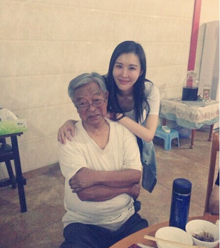 褚时健回应和田朴珺亲密照