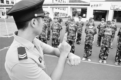 泉州盲聋哑学校教官图片