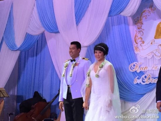 冯坤婚礼新郎唱中文情歌陈忠和感慨嫁女儿