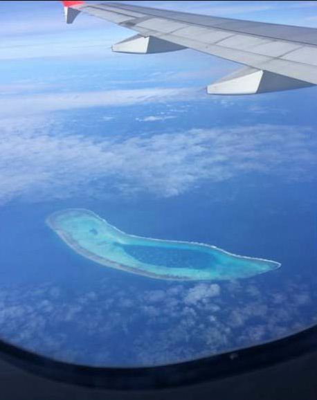 万里高空飘过一块姨妈巾