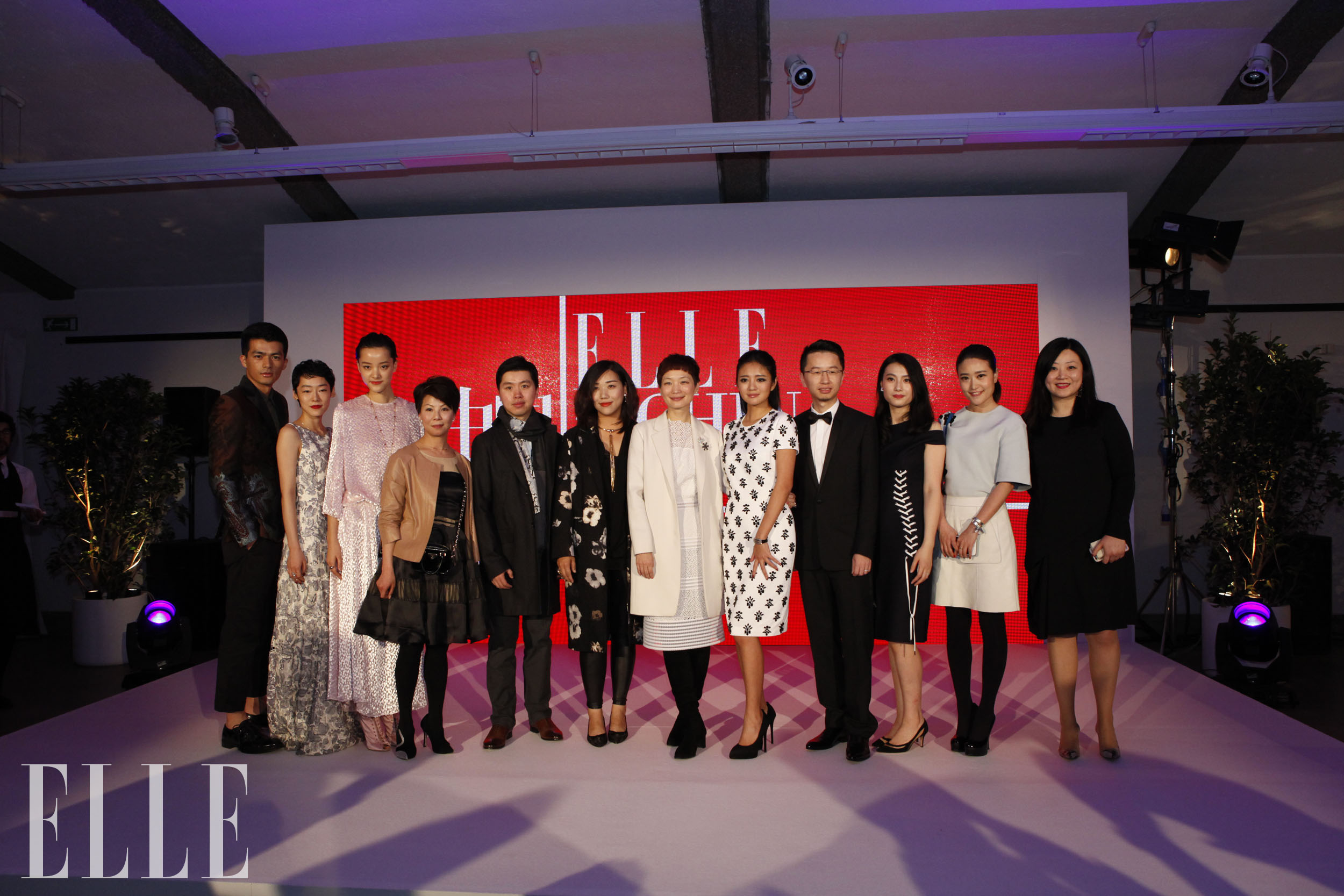 官晓雪女士,以及《elle世界时装之苑》出版人胡舒意女士一起合影留念