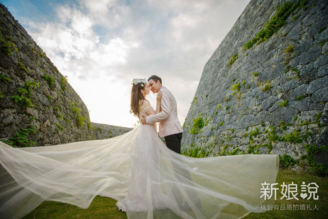 我们先是在日本的冲绳为他及其妻子洪燕女士拍摄了婚纱照,同时,在上海
