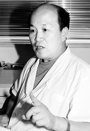 复旦大学教授,上海市眼科质量控制中心主任褚仁远