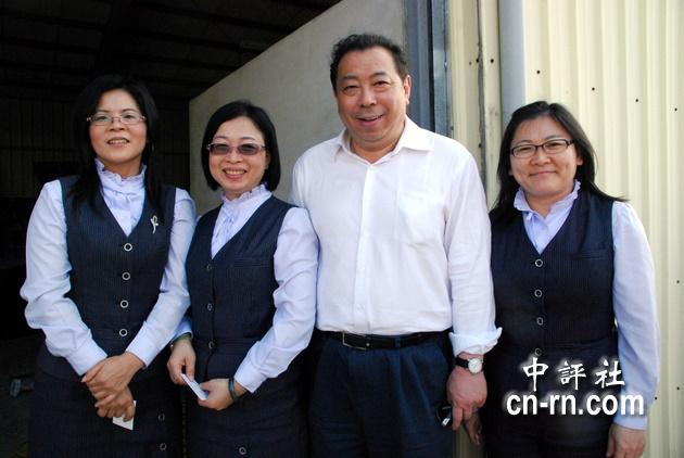 郑立中与山上区的农会理监事话家常国台办政党局副局长王小兵问候山上