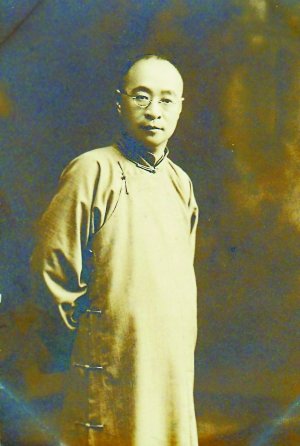 施今墨的高方鹰爪做奇引众安神定惊1923年,施今墨在宣武门内茄子胡同
