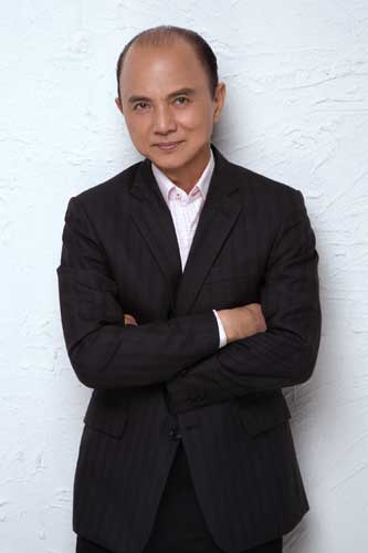 华裔设计师周仰杰获"影响世界华人大奖"提名